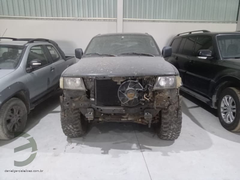 Camioneta - leilão judicial - Não informado SC - lance mínimo R$ 23.900