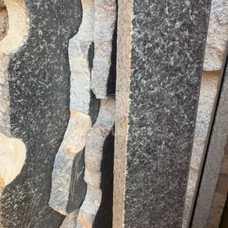 Lote: 11.1 Tipo: Outros Descrição: 200 metros quadrados de granito preto florido - leilão judicial - Não informado BR - lance mínimo R$ 36.000