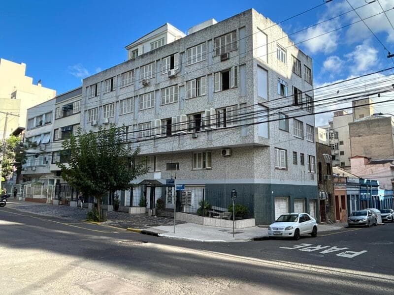 O APARTAMENTO sob nº 401, do Edifício Três Marias, à Rua Coronel Fernando Machad - Porto Alegre/RS RS - lance mínimo R$ 100.000