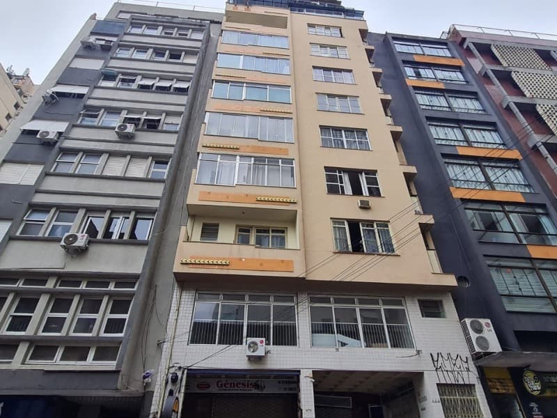 O conjunto, sob nº 37 do Edifício Alaska, à rua Coronel Vicente, nºs 442 e 444, - Porto Alegre/RS RS - lance mínimo R$ 55.000