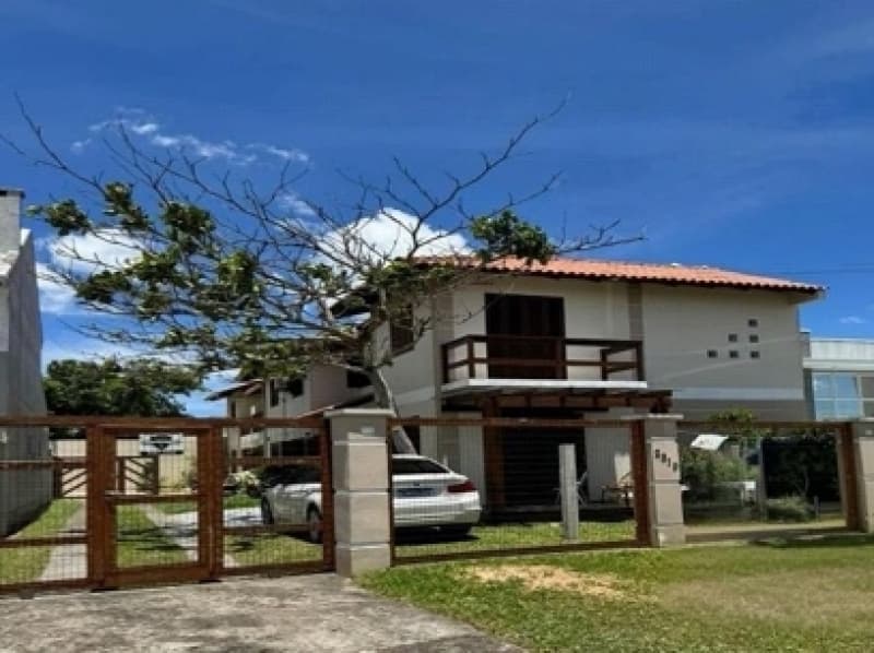 CASA número um (01) do condomínio situado na Praia e Município de IMBÉ – RS, na - Imbé/RS RS - lance mínimo R$ 100.000