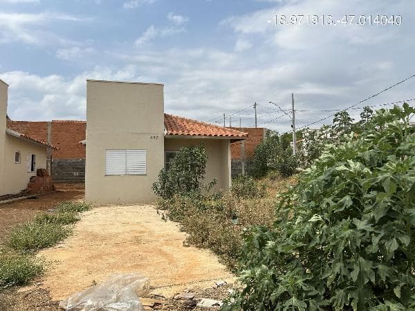 Casa - PADRE PIO PATROCÍNIO MG - leilão extrajudicial - PATROCÍNIO MG - lance mínimo R$ 111.817
