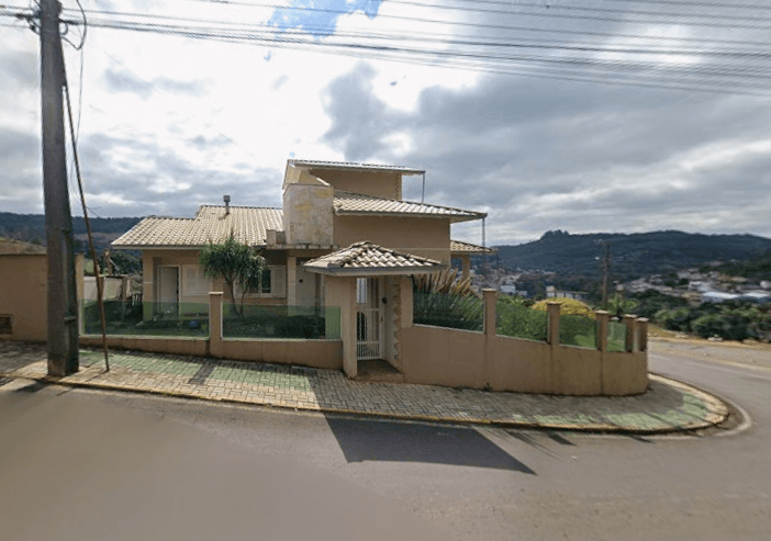 Casa com 354,92 m² - São José PINHEIRO PRETO SC - leilão extrajudicial - PINHEIRO PRETO SC - lance mínimo R$ 301.000