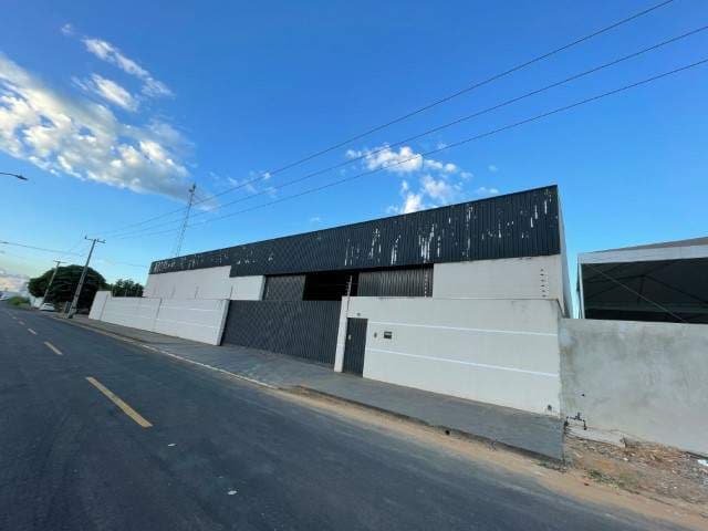 Prédio Comercial com 908,00 m² - Cidade Primavera IV PRIMAVERA DO LESTE MT - leilão extrajudicial - PRIMAVERA DO LESTE MT - lance mínimo R$ 1.728.000