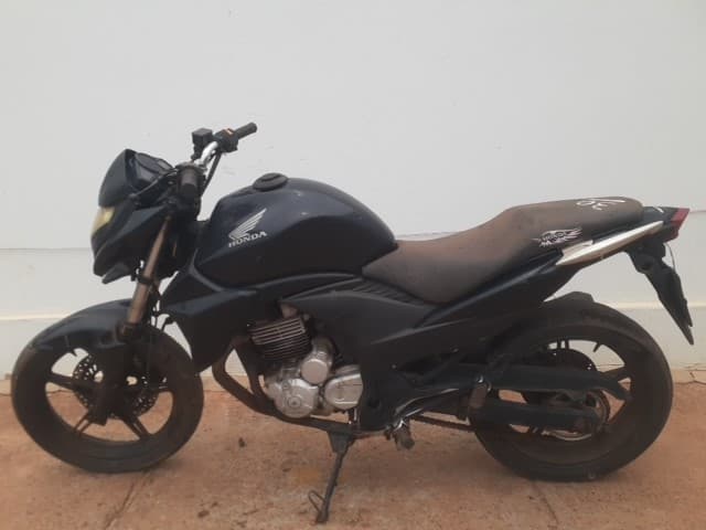 HONDA - CB 300R - leilão extrajudicial - PRESIDENTE DUTRA MA - lance mínimo R$ 2.100