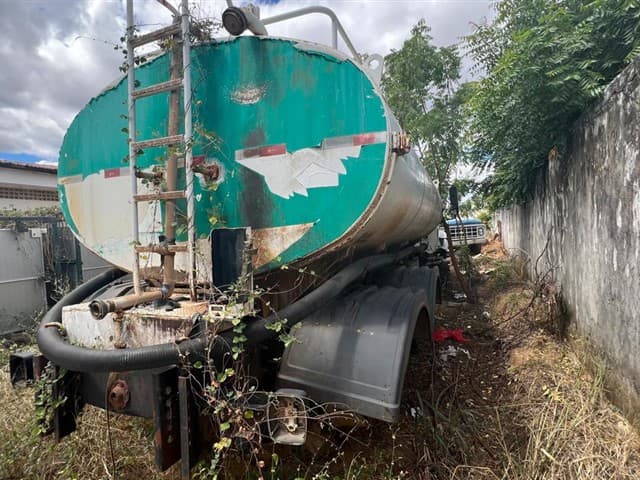 INTERNATIONAL/4400P7 6X4– ANO/MODELO:201 - leilão extrajudicial - Não informado BR - avaliação R$ 36.600