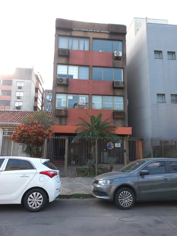 Sala nº 404, do EDIFICIO OBIRICI CENTER, situada na Rua Tupy, nº 52. Localizado no quarto pavimento de fundos a direita ... - leilão judicial - Porto Alegre RS - lance mínimo R$ 85.000