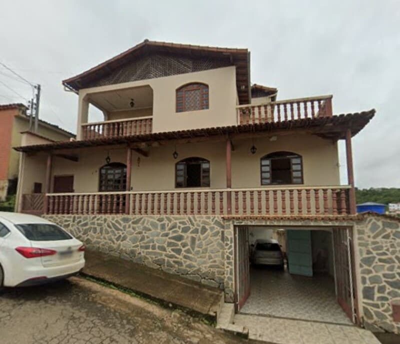 UM IMÓVEL RESIDENCIAL, SITUADO À RUA CÔNEGO LAFAIETE, Nº 124, CENTRO, EM SANTA MARIA DO SU - leilão extrajudicial - Santa Maria do Suaçuí MG - lance mínimo R$ 570.500