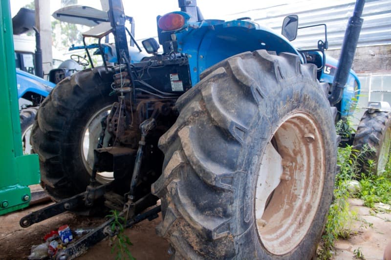 TRATOR LS, ANO 2018, COR AZUL - leilão extrajudicial - Não informado BR - lance mínimo R$ 40.000