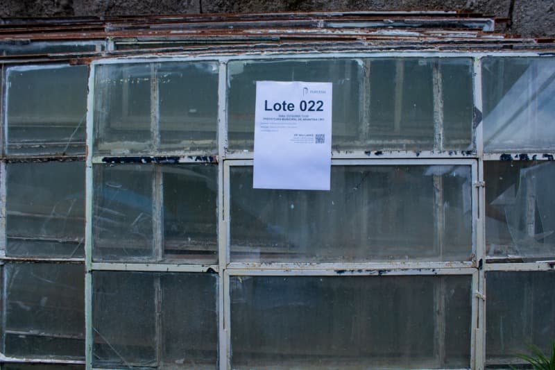 JANELAS DE FERRO COM VIDROS - leilão extrajudicial - Não informado BR - lance mínimo R$ 540