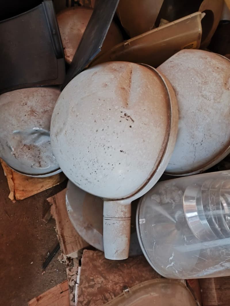 REFLETORES PÚBLICOS PARA LÂMPADAS DE HPS DE VAPOR DE SÓDIO, EM RAZOAVEIS CONDIÇÕES DE USO A QUE SE D... - leilão extrajudicial - Não informado BR - lance mínimo R$ 500