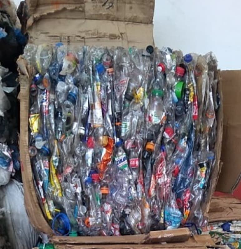 APROX. 1.000 KG DE PLÁSTICO TIPO PET DESCARTÁVEL PARA ARMAZENAR REFRIGERANTES E CORRELATOS SEM AS DE... - leilão extrajudicial - Não informado BR - lance mínimo R$ 600