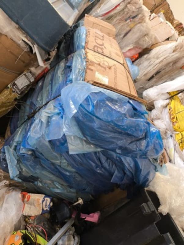 APROX. 500 KG DE PLÁSTICO MOLE NA COR AZUL USADO SEM AS DEVIDAS MEDIDAS DE HIGIENIZAÇÃO, PLÁSTICO PA... - leilão extrajudicial - Não informado BR - lance mínimo R$ 250