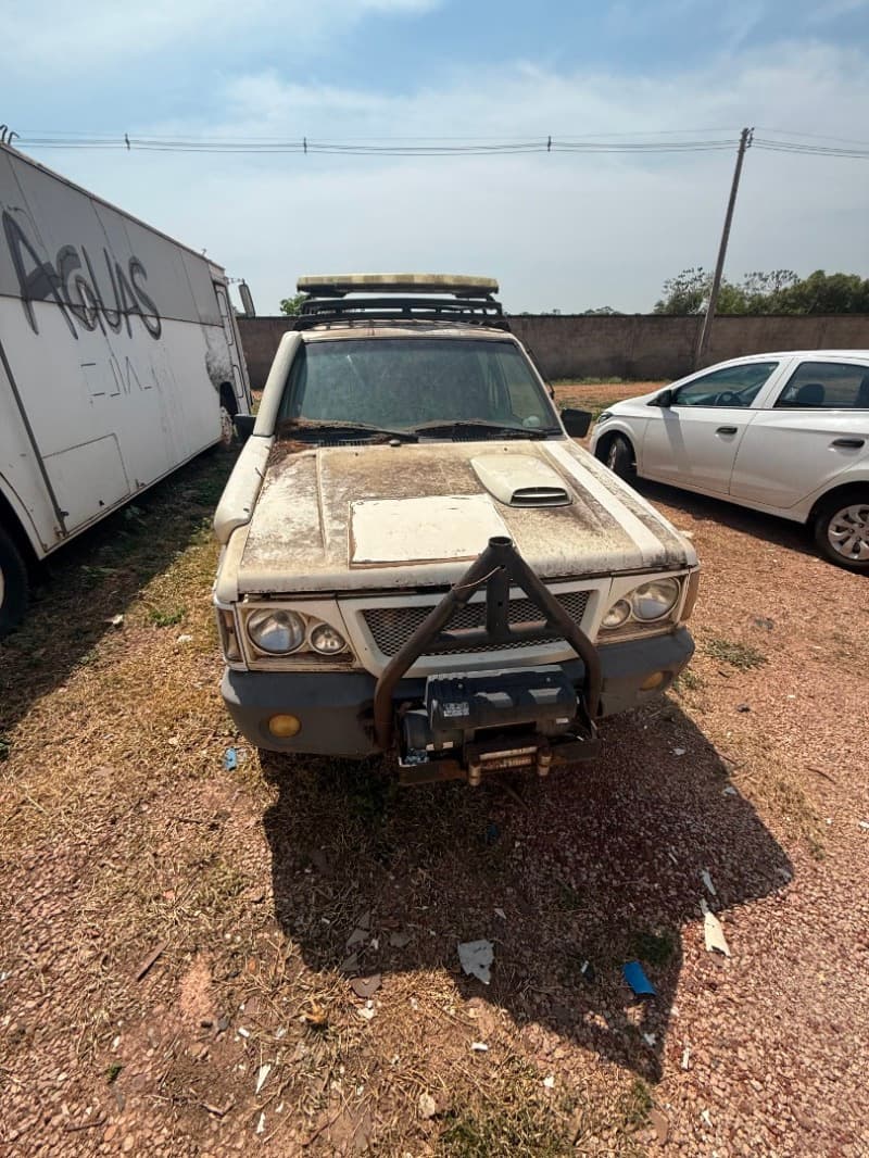 MITSUBISHI L200 4X4 GLS 2005 (modelo 2006) de cor Branca, final de chassi C54183 - leilão extrajudicial - Cuiabá / MT MT - lance mínimo R$ 8.000
