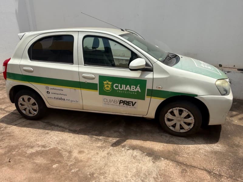 TOYOTA ETIOS HB X 2014 de cor Branca, final de chassi 203069 placa/OAZ6164 - leilão extrajudicial - Cuiabá / MT MT - lance mínimo R$ 20.000
