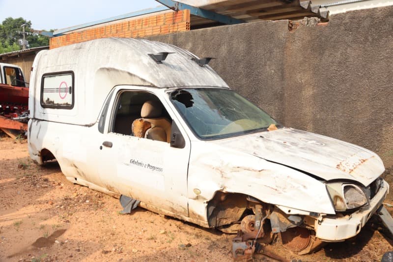 SUCATA FOR COURIER COR BRANCA - leilão extrajudicial - Não informado BR - lance mínimo R$ 400