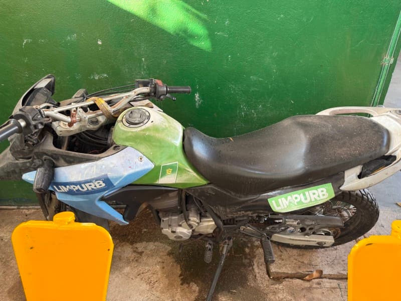 HONDA XRE 300 2016 de cor Vermelha, final de chassi R005674 placa/QBF3954 - leilão extrajudicial - Cuiabá / MT MT - lance mínimo R$ 5.000