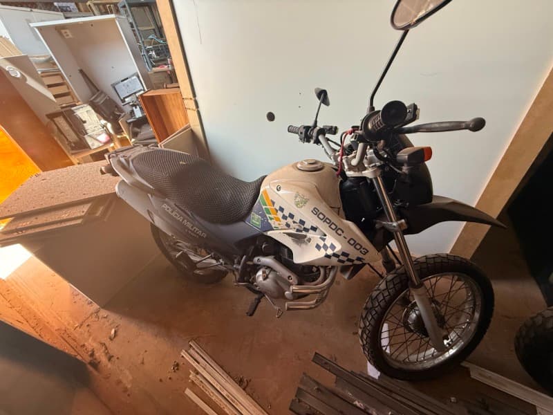 HONDA NXR150 BROS MIX ES 2010 de cor Preta, final de chassi R028402 placa/NJQ356 - leilão extrajudicial - Cuiabá / MT MT - lance mínimo R$ 4.000