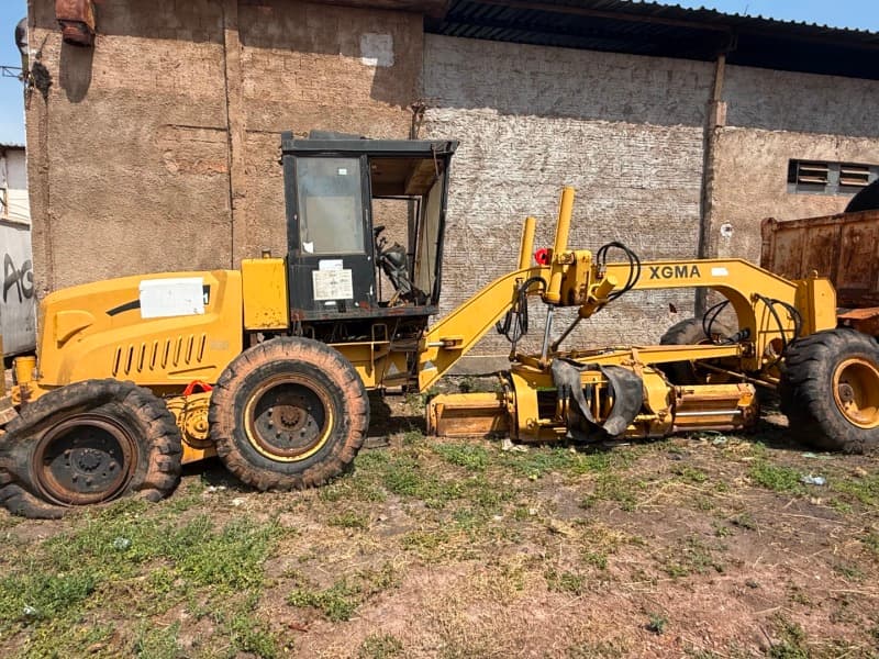 MOTONIVELADORA XGMA XG-31651, 2011 CHASSI CXG31651K001A268 (sem motor) - leilão extrajudicial - Cuiabá / MT MT - lance mínimo R$ 40.000