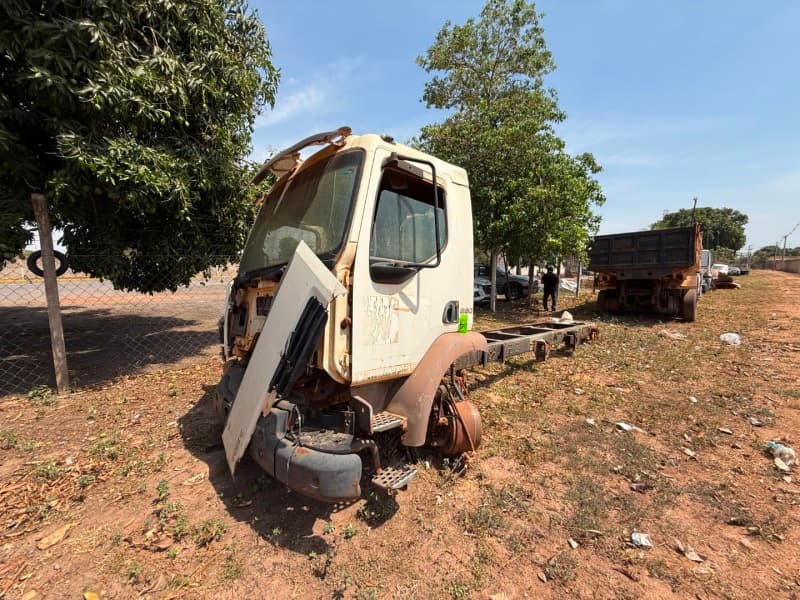 SUCATA INSERVIVEL CAMINHAO VOLVO 260 - leilão extrajudicial - Cuiabá / MT MT - lance mínimo R$ 3.000
