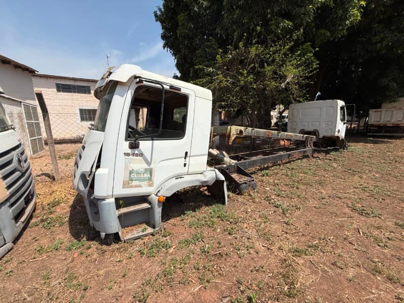 CHASSI INSERVIVEL CAMINHÃO 15-180 - leilão extrajudicial - Cuiabá / MT MT - lance mínimo R$ 3.000