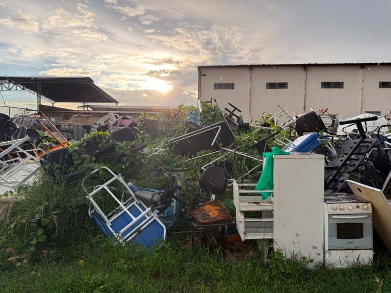 moveis diversos inserviveis. - leilão extrajudicial - Não informado BR - lance mínimo R$ 1.000