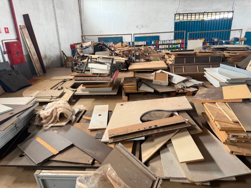 MOVEIS DESMONTADOS E MADEIRAS - leilão extrajudicial - Não informado BR - lance mínimo R$ 1.000