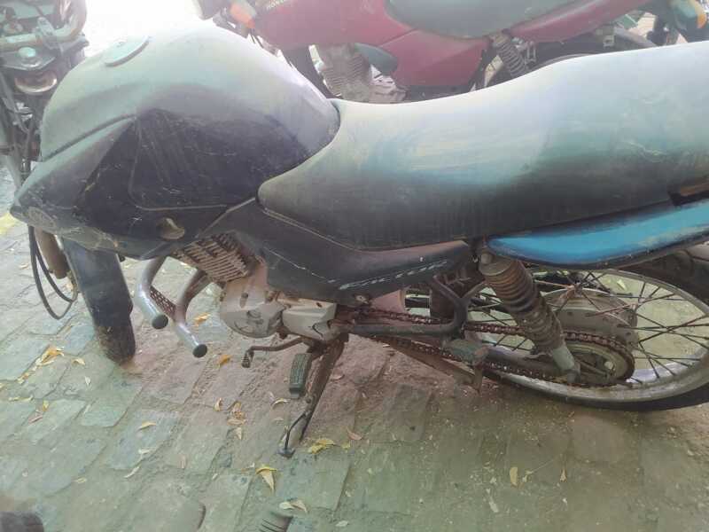 Moto Yamaha Factor YBR, 125 CV, prata, placas NPX-1576 - leilão judicial - Não informado RN - avaliação R$ 2.000