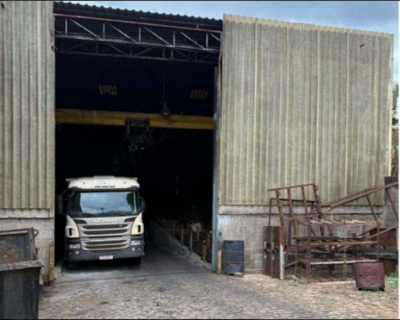 GALPÃO INDUSTRIAL COM 900M², Rua do Andrade, Carneirinhos, João Monlevade/MG. - leilão judicial - João Monlevade MG - lance mínimo R$ 1.500.000