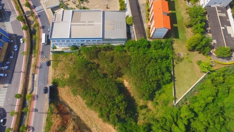 01 (UM) TERRENO, situado nesta cidade, distrito, município e comarca de Porto Feliz, com... - leilão extrajudicial - Porto Feliz SP - lance mínimo R$ 1.645.095