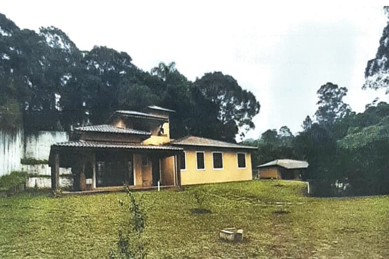 01 (UMA) CASA localizada em Condomínio Colonial Village, com casa principal contendo 5... - leilão judicial - Cotia SP - lance mínimo R$ 1.234.817