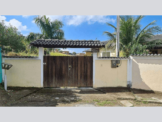 Casa - Maricá - RJ - Residencial,Comercial - Rua Seis, 03, Casa 03, São Jose Do Imbassaí, Maricá, RJ, 24930178. Casa, Em condomínio, Ocupado, 1 vaga(s) de garagem. Área(s): 305,4 m² de área terreno, 56,1 m² de área construída, 56,1 m² de área privativa. Matrícula(s): 94747. Cartório: 2º CRI DE MARICA. Inscrição da Prefeitura: 131339. A ARREMATAÇÃO NÃO CONTEMPLA BENS MÓVEIS, VEÍCULOS E QUAISQUER OBJETOS QUE EVENTUALMENTE APAREÇAM NAS IMAGENS. - leilão extrajudicial - Não informado BR - lance mínimo R$ 207.000