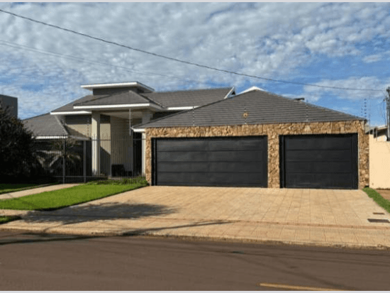 Casa - Dourados - MS - Residencial,Comercial - Rua Joaquim Alves Taveira, 2716, Vila Planalto, Dourados, MS, 79826060. Casa, Padrão, Ocupado. Área(s): 1900 m² de área terreno, 834,18 m² de área construída, 834,18 m² de área privativa. Matrícula(s): 105.117. Cartório: 1 CRI DOURADOS. Inscrição da Prefeitura: 00.02.11.24.021.000.1. A ARREMATAÇÃO NÃO CONTEMPLA BENS MÓVEIS, VEÍCULOS E QUAISQUER OBJETOS QUE EVENTUALMENTE APAREÇAM NAS IMAGENS. - leilão extrajudicial - Não informado BR - lance mínimo R$ 3.600.000