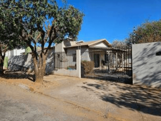 Casa - Lucas do Rio Verde - MT - Residencial,Comercial - Avenida Rio Dejaneiro, 660-S, Loteamento Cidade Nova, Jardim Das Palmeiras, Lucas Do Rio Verde, MT, 78455000. Casa, Padrão, Ocupado, 1 vaga(s) de garagem. Área(s): 800 m² de área terreno, 229,36 m² de área construída. Matrícula(s): 8.701. Cartório: 1º CRI DE LUCAS DO RIO VERDE. Inscrição da Prefeitura: 01.07.076.0017.001. A ARREMATAÇÃO NÃO CONTEMPLA BENS MÓVEIS, VEÍCULOS E QUAISQUER OBJETOS QUE EVENTUALMENTE APAREÇAM NAS IMAGENS. - leilão extrajudicial - Não informado BR - lance mínimo R$ 941.640