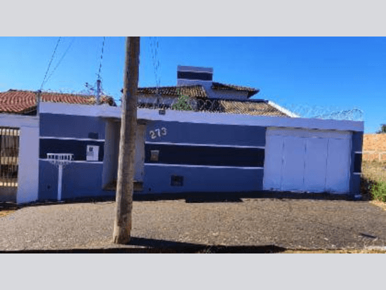 Casa - Coromandel - MG - Residencial,Comercial - Rua Firmino Inácio Ferreira, 273, Taquaril, Coromandel, MG, 38551184. Casa, Padrão, Ocupado, 2 vaga(s) de garagem. Área(s): 300 m² de área terreno, 177,06 m² de área construída. Matrícula(s): 11.600. Cartório: 01º CRI COROMANDEL. Inscrição da Prefeitura: CAD 014.014.0192.00000 / INSC 8158. A ARREMATAÇÃO NÃO CONTEMPLA BENS MÓVEIS, VEÍCULOS E QUAISQUER OBJETOS QUE EVENTUALMENTE APAREÇAM NAS IMAGENS. - leilão extrajudicial - Não informado BR - lance mínimo R$ 422.560