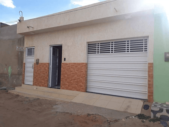 Casa - Tupanatinga - PE - Residencial,Comercial - Rua Joaquim Cordeiro Feitosa, 28, 1 Vaga De Garagem, Novo Horizonte, Tupanatinga, PE, 56540000. Casa, Padrão, Ocupado, 1 vaga(s) de garagem. Área(s): 144,22 m² de área total, 144,22 m² de área terreno, 144,22 m² de área construída. Matrícula(s): 9.230. Cartório: CRI BUIQUE. Inscrição da Prefeitura: 3582. A ARREMATAÇÃO NÃO CONTEMPLA BENS MÓVEIS, VEÍCULOS E QUAISQUER OBJETOS QUE EVENTUALMENTE APAREÇAM NAS IMAGENS. - leilão extrajudicial - Não informado BR - lance mínimo R$ 78.000
