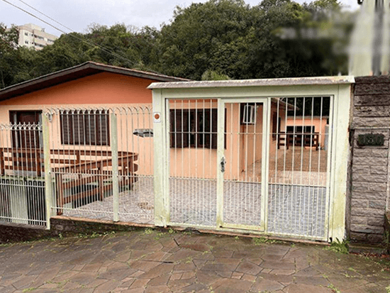 Apartamento - Caxias do Sul - RS - Residencial,Comercial - R Adelino Angelo Cegoni, 249, Apartamento 02, Jardim Charqueadas, Caxias Do Sul, RS, 95110175. Apartamento, Padrão, Ocupado. Área (s): 109,51 m² de área construída, 109,51 m² de área privativa. Matrícula(s): 196.313. Cartório: 1º CRI DE CAXIAS DO SUL. Inscrição da Prefeitura: 43.20.4288.006.002. A ARREMATAÇÃO NÃO CONTEMPLA BENS MÓVEIS, VEÍCULOS E QUAISQUER OBJETOS QUE EVENTUALMENTE APAREÇAM NAS IMAGENS. - leilão extrajudicial - Não informado BR - lance mínimo R$ 126.855