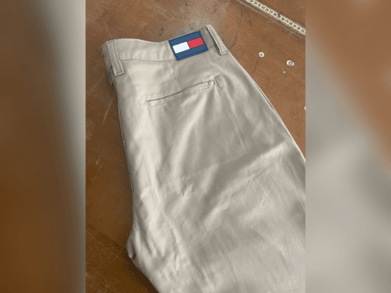 120 Calças Tommy Hilfiger - Conjunto de Bens Diversos - Rua Gabiroba BOTUVERÁ SC - lance mínimo R$ 8.000