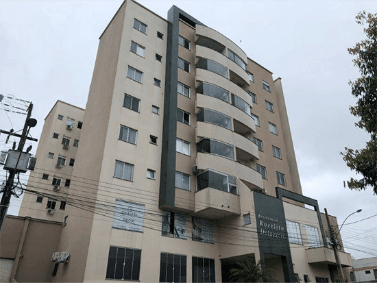 Sala - Realeza - PR - Comercial,Residencial - Rua Arnaldo Busato, 3454, Sala 05 - Edifício Rozelito Delazzeri, Centro, Realeza, PR, 85770000. Sala comercial Ocupado. Área(s): 76,83 m² de área construída, 76,83 m² de área privativa, 13,27 m² de área comum. Matrícula(s): 24.714. Cartório: CRI DE REALEZA. Inscrição da Prefeitura: 00.00.006.0058.0300.061. A ARREMATAÇÃO NÃO CONTEMPLA BENS MÓVEIS, VEÍCULOS E QUAISQUER OBJETOS QUE EVENTUALMENTE APAREÇAM NAS IMAGENS. - leilão extrajudicial - Não informado BR - lance mínimo R$ 290.000