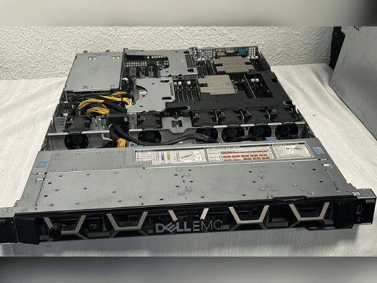 Servidor Dell EMC R440 - com dois HD´s de 600gb e 2 memórias de 8gb - Conjunto de Bens Diversos,Móveis e Utensílios - R. Papa João XXIII CACHOEIRINHA RS - lance mínimo R$ 7.000