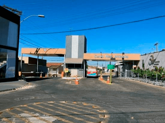 Casa - Goiânia - GO - Terreno Rural,Residencial,Comercial - Goiânia/GO. Bairro Fz. Dourados. Via Graça Aranha, s/nº (Gleba 01). Conj. Res. Atibaia A. Casa 08. Áreas: priv. coberta 44,41m², descoberta 161,59m² e fração ideal de 305,55m². Mat. 206.820 do 1º RI local. - leilão extrajudicial - Não informado BR - lance mínimo R$ 300.000