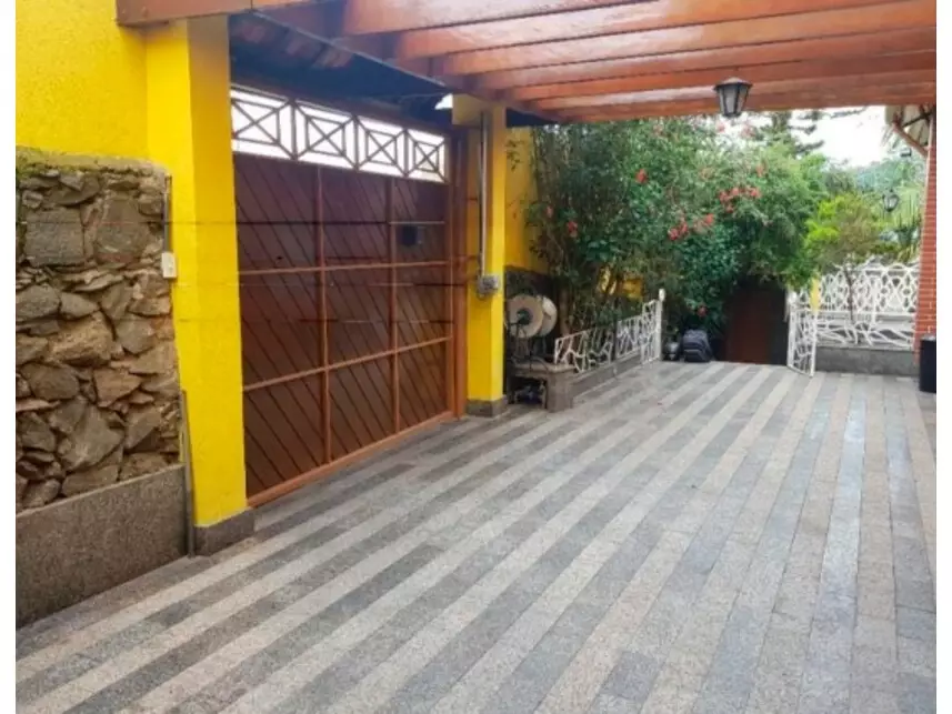 Casa à venda em leilão - leilão extrajudicial - Embu das Artes SP - lance mínimo R$ 705.486