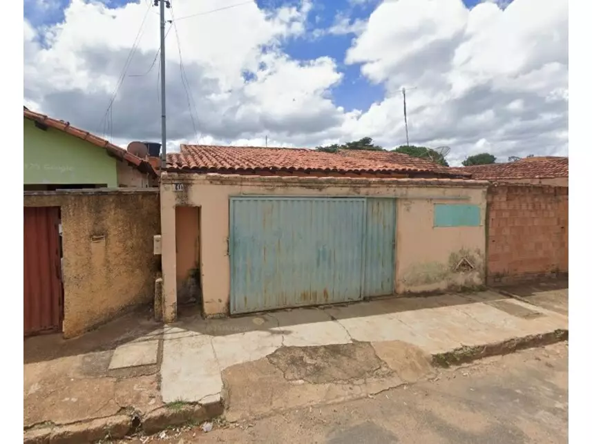 Casa à venda em leilão - leilão extrajudicial - Monte Carmelo MG - lance mínimo R$ 261.070