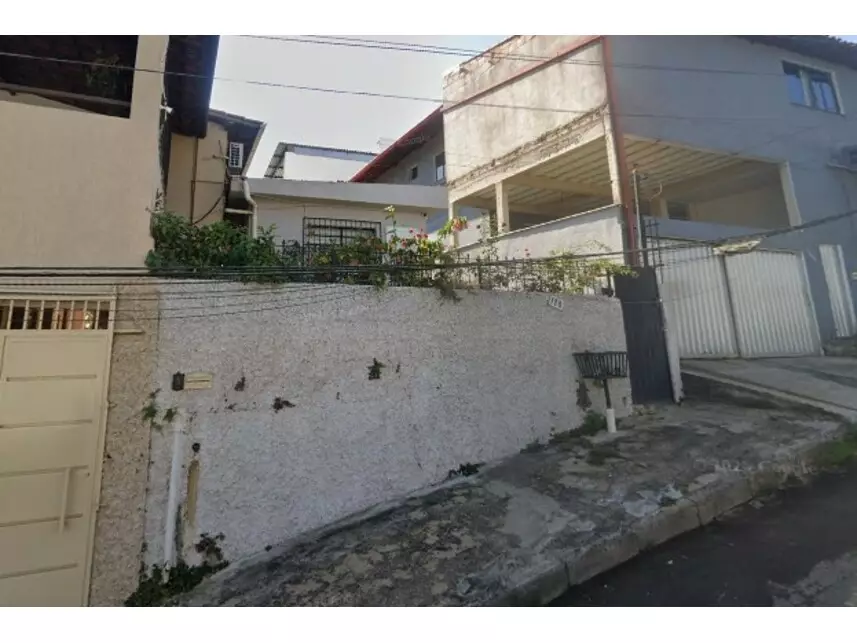 Casa à venda em leilão - leilão extrajudicial - Betim MG - lance mínimo R$ 280.000