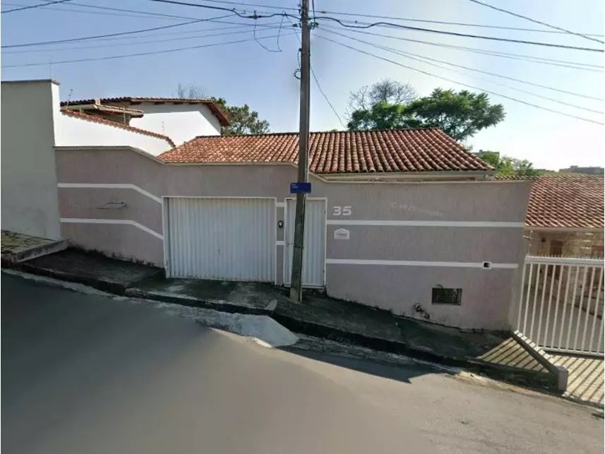 Casa à venda em leilão - leilão extrajudicial - Varginha MG - lance mínimo R$ 433.873