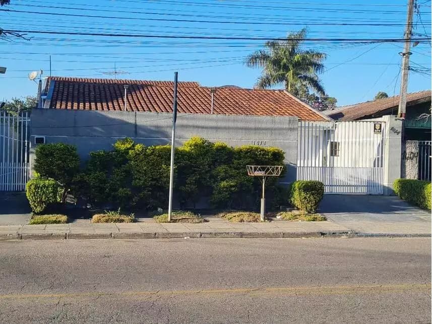Casa à venda em leilão - leilão extrajudicial - Curitiba PR - lance mínimo R$ 750.000
