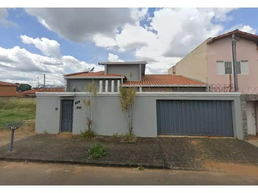 Casa à venda em leilão - leilão extrajudicial - Patrocínio MG - lance mínimo R$ 330.000