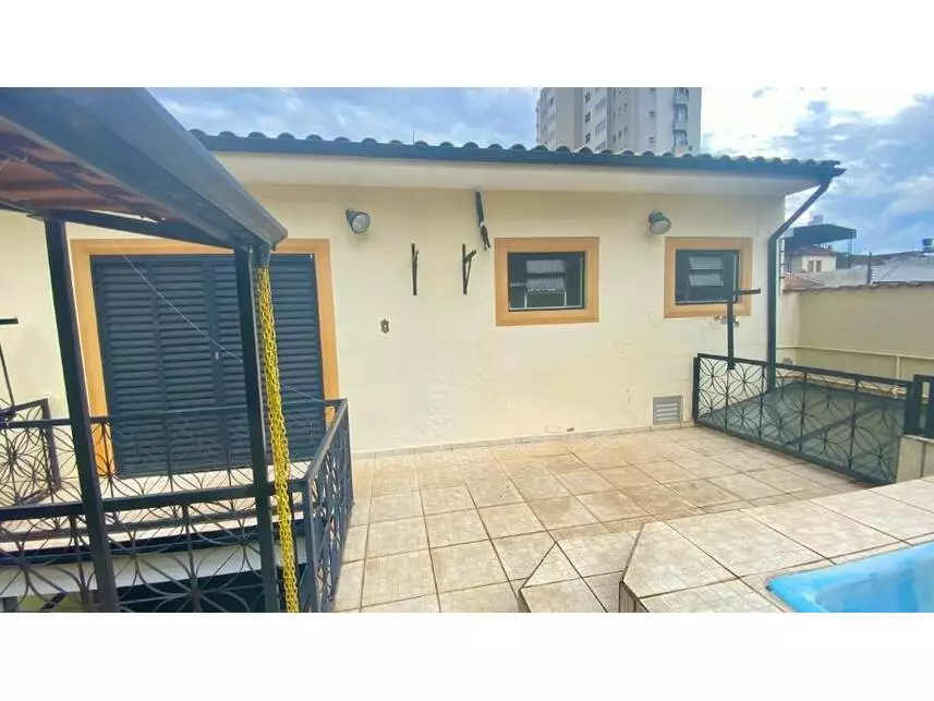 Casa à venda em leilão - leilão extrajudicial - Pouso Alegre MG - lance mínimo R$ 978.300