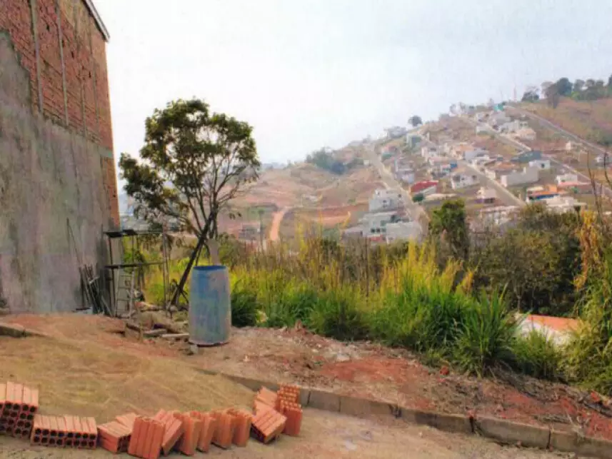 Terreno à venda em leilão - leilão extrajudicial - Juruaia MG - lance mínimo R$ 47.000