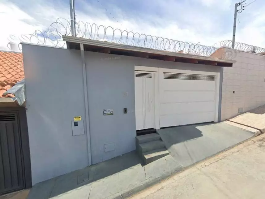 Casa à venda em leilão - leilão extrajudicial - São João Batista do Glória MG - lance mínimo R$ 635.289